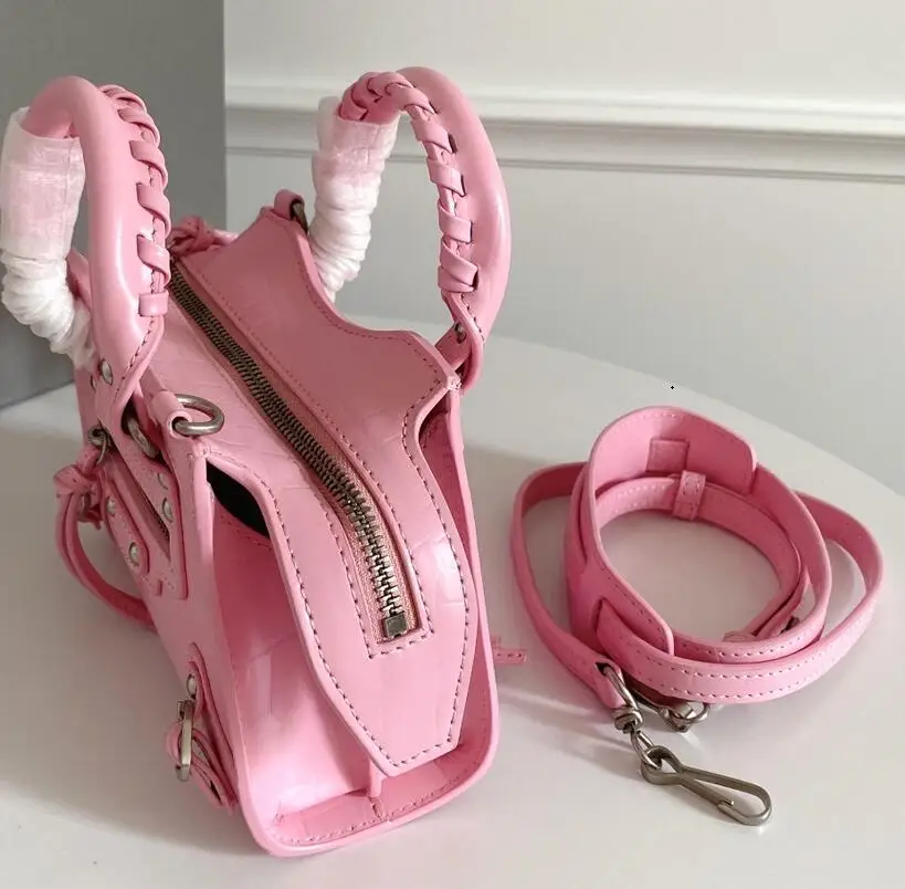 

Classic Top Quality Leather Ladies Mini Tote Bag Designer Rivet Fashion Outdoor Multifunctional One Shoulder Messenger Bag