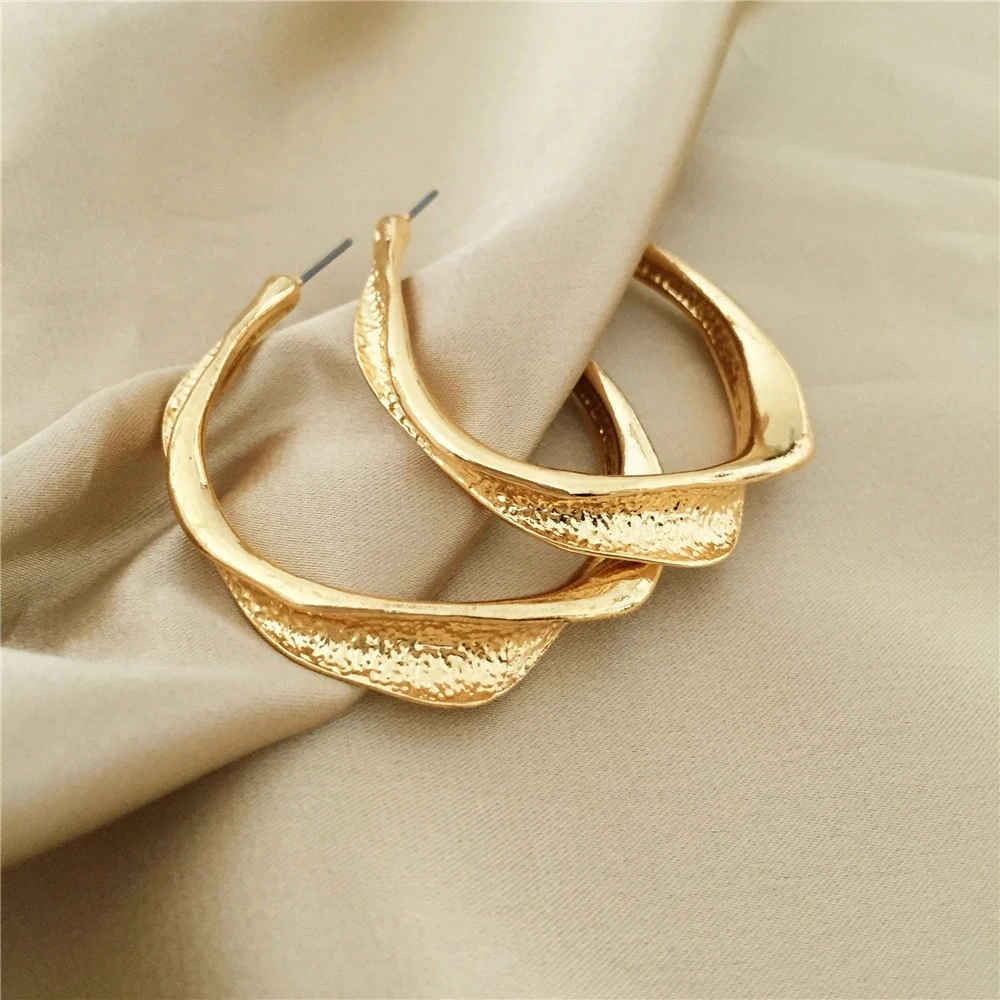 

2023 New Classic Copper Alloy Smooth Metal Hoop Earrings For Woman Fashion Korean Jewelry Temperament Girl's Daily Wear earrings