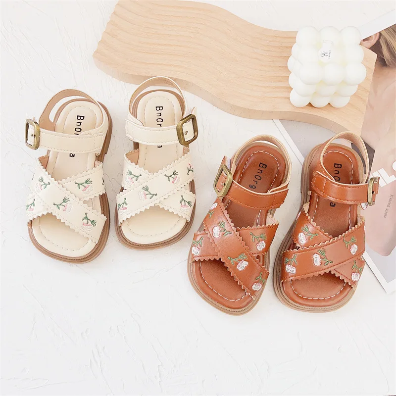 

Girls Sandals 2023 Summer Kids Flower Embroidery Open Toe Flat Bottom Princess Shoes Children Baby Retro Casual Roman Sandals