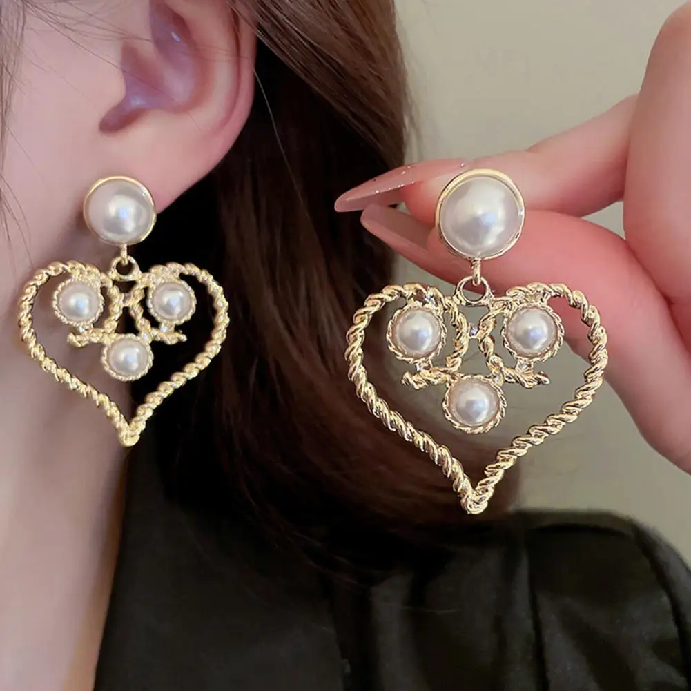 

Elegant Imitation Pearl Stud Earrings For Women Exaggerated Twist Heart Luxury Dangle Earrings Ear Studs Jewelry Accessory