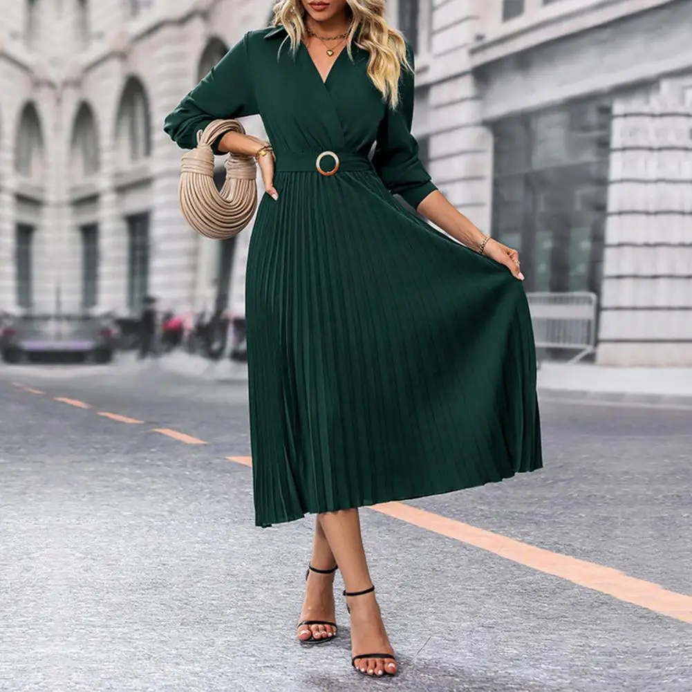 

Платье-рубашка средней длины с длинным рукавом, V-образным вырезом и отложным воротником