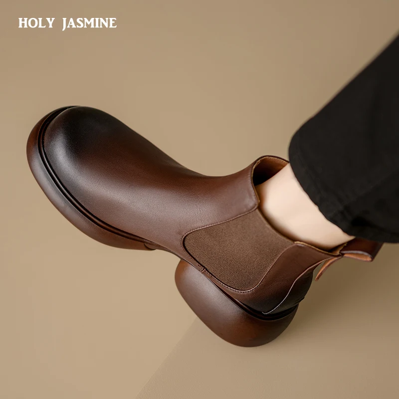 

Женские ботинки из спилка, с круглым носком, на массивном каблуке