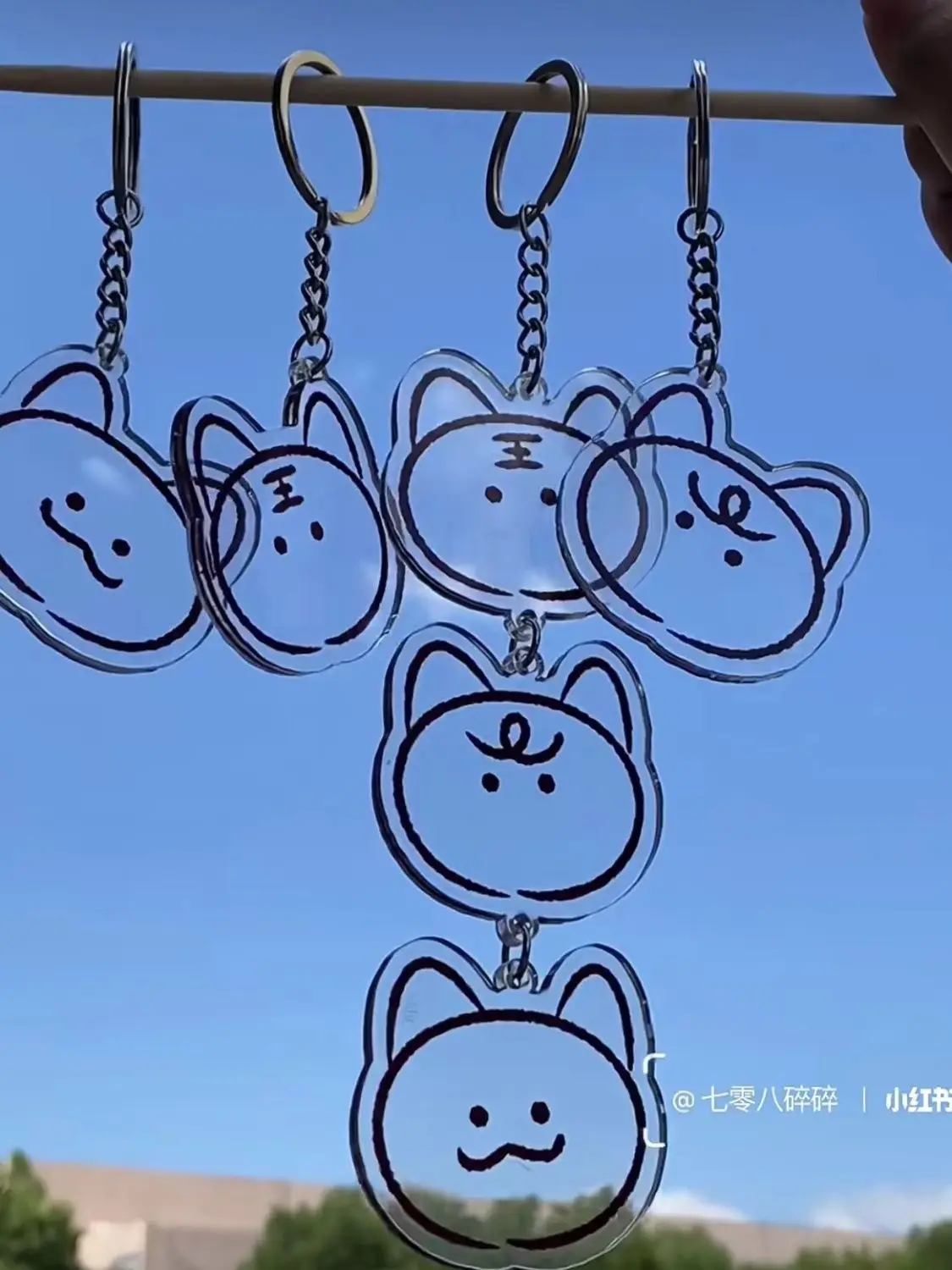 Брелок с аниме Love and Deepspace акриловый тремя кошками в ряд цепочка для ключей