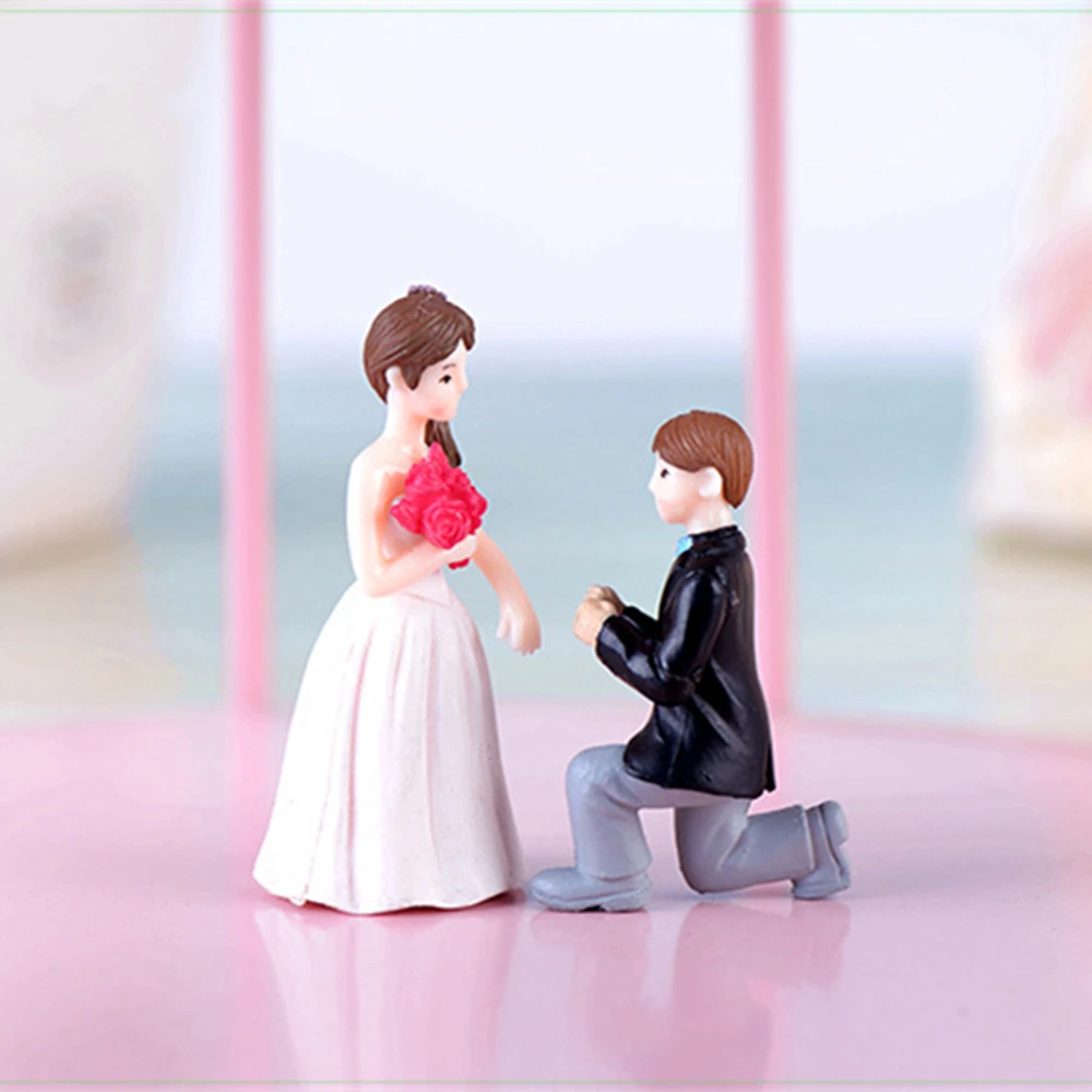 

2pcsset Romanic Lover Couple Marry Me Figurines Miniature Craft Ornament Fairy Valentine's Day Gift Home Garden Decoration