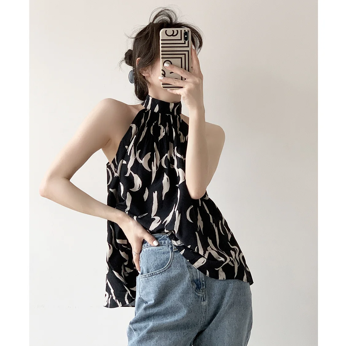 

Printed sleeveless suspender waistcoat Women's summer French design sense Small minority thin hanging neck top small shirt