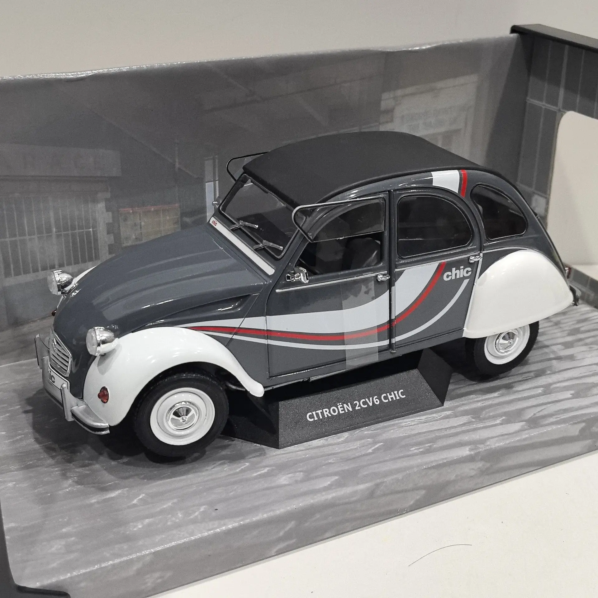 Фото Масштабная модель автомобиля SOLIDO 1:18 2CV6 CHIC M7M2 из сплава №3