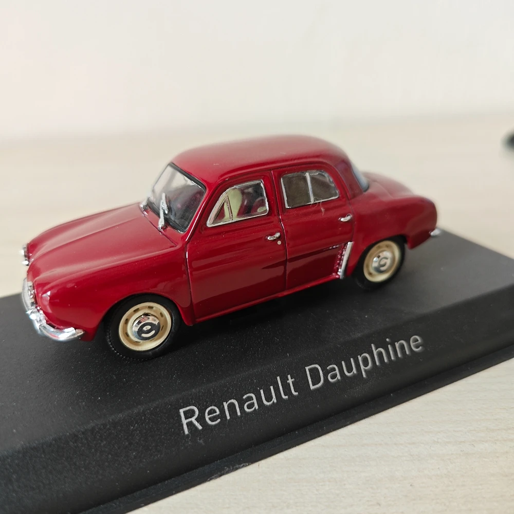 

1:43 Scale Dauphine Retro Classic Alloy Car Model Ornament