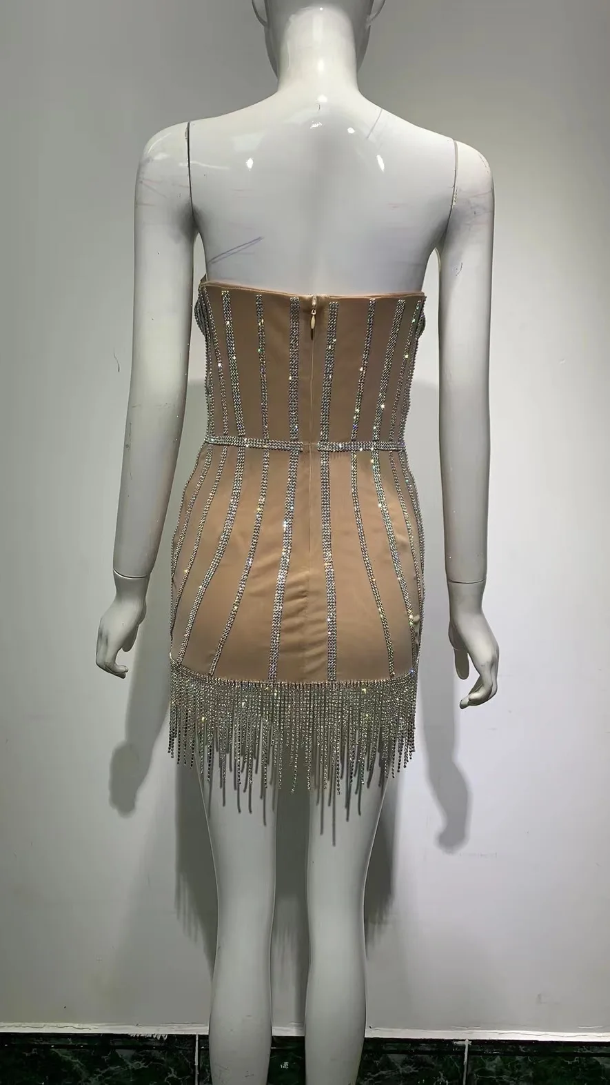 Рисунок 6 - Женское вечернее платье без рукавов