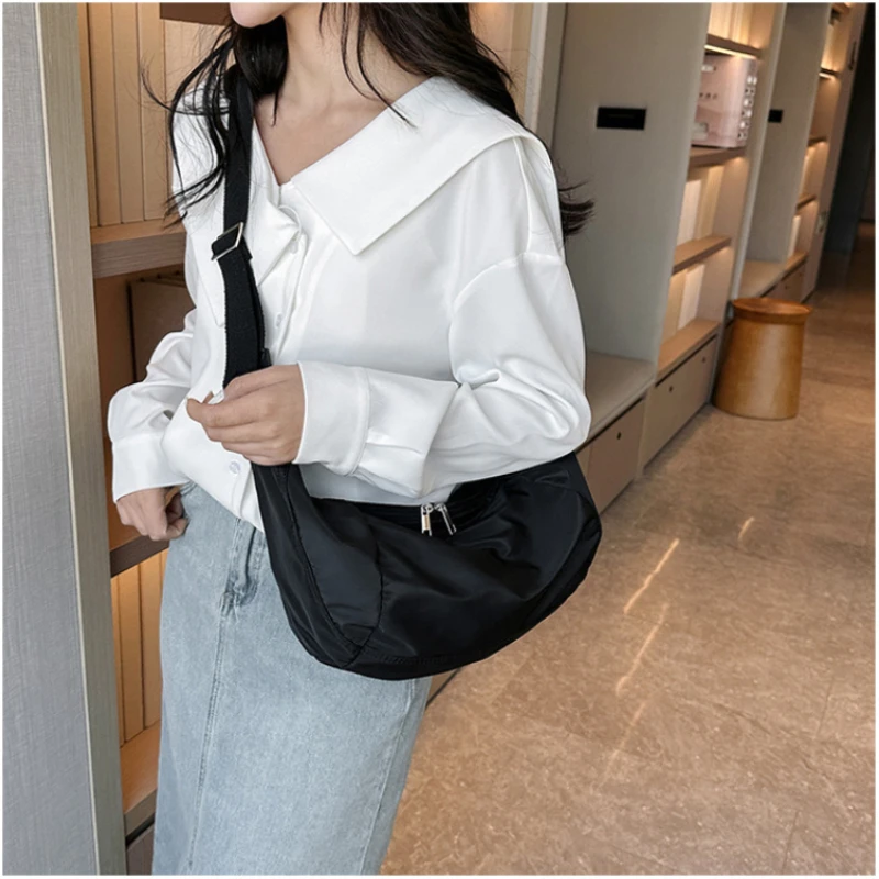 

Large Capacity Waterproof Nylon Shoulder Bag for Women 2023 New Popular Casual Simple Crossbody Bag for Men and Women Unisex Bag