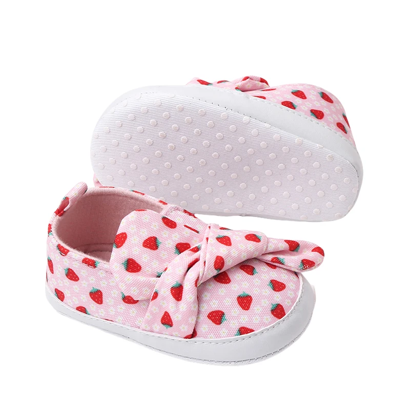 Рисунок 3 - Туфли на плоской подошве для маленьких девочек