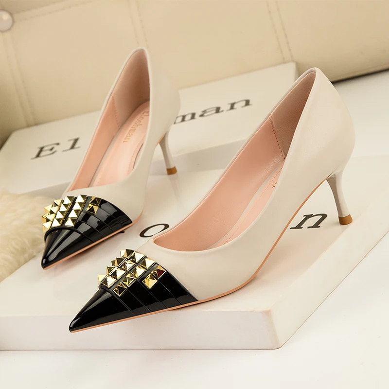 2022 Spring Luxury Women Designer Rivets Black Nude High Heels Sexy Rivets Club Heels Big Size Diamond Pointed Valentine Shoes