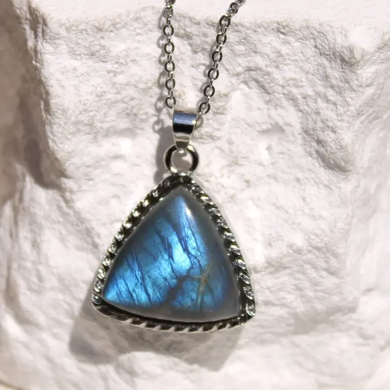 

High Quality Wholesale Natural Crystal Stone Labradorite Crystal Pendant