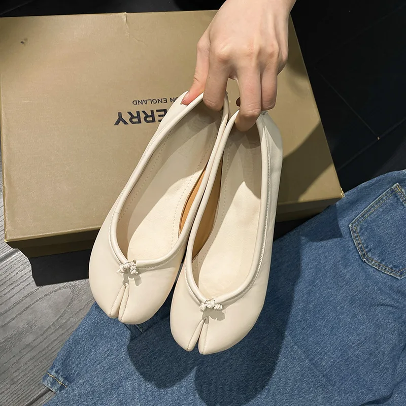

Ballet shoes flat split toe shoes 2023 new horseshoe shoes pig shoe Ashigo with a single shoe