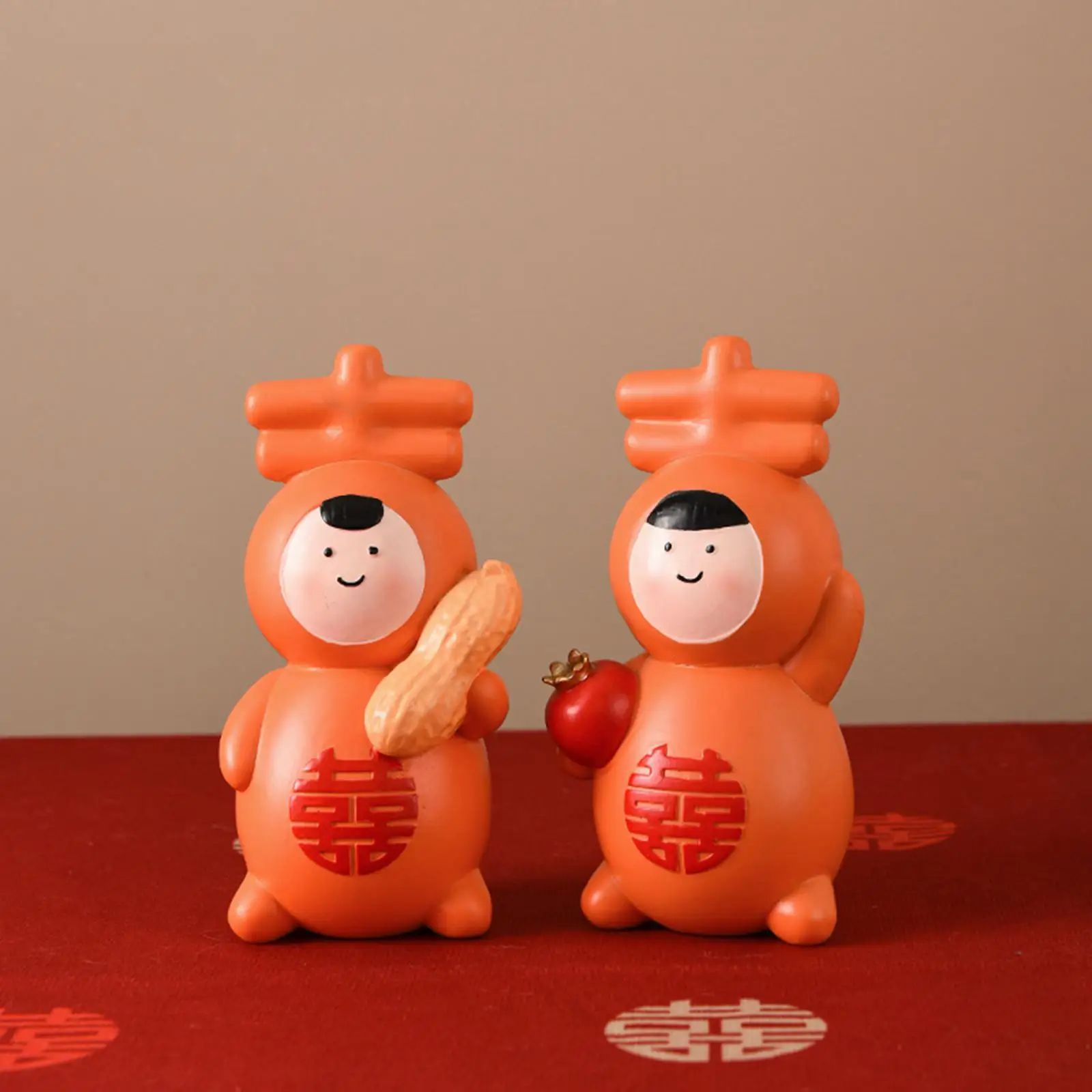 

2 шт., современные статуи из арахиса и граната