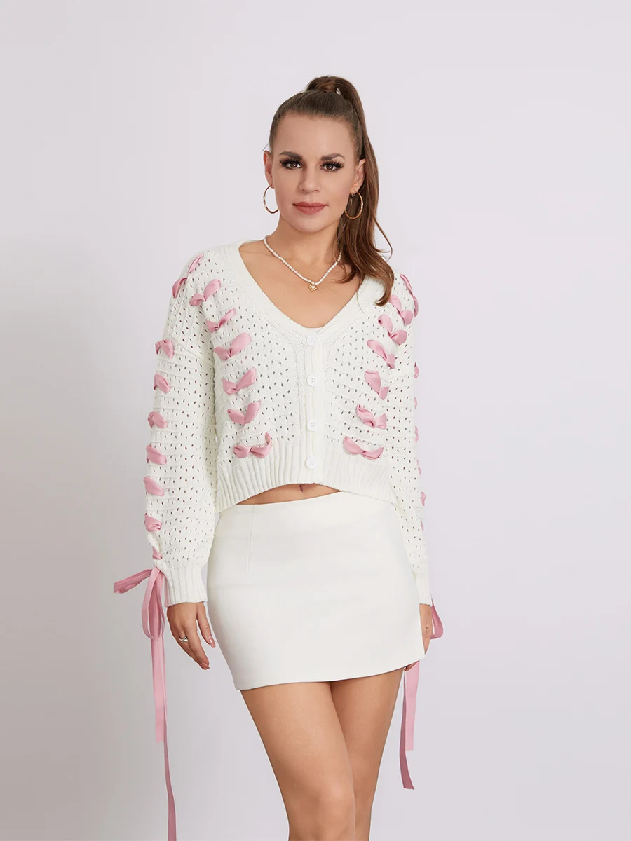 Женский укороченный кардиган с длинными рукавами контрастного цвета v-образным