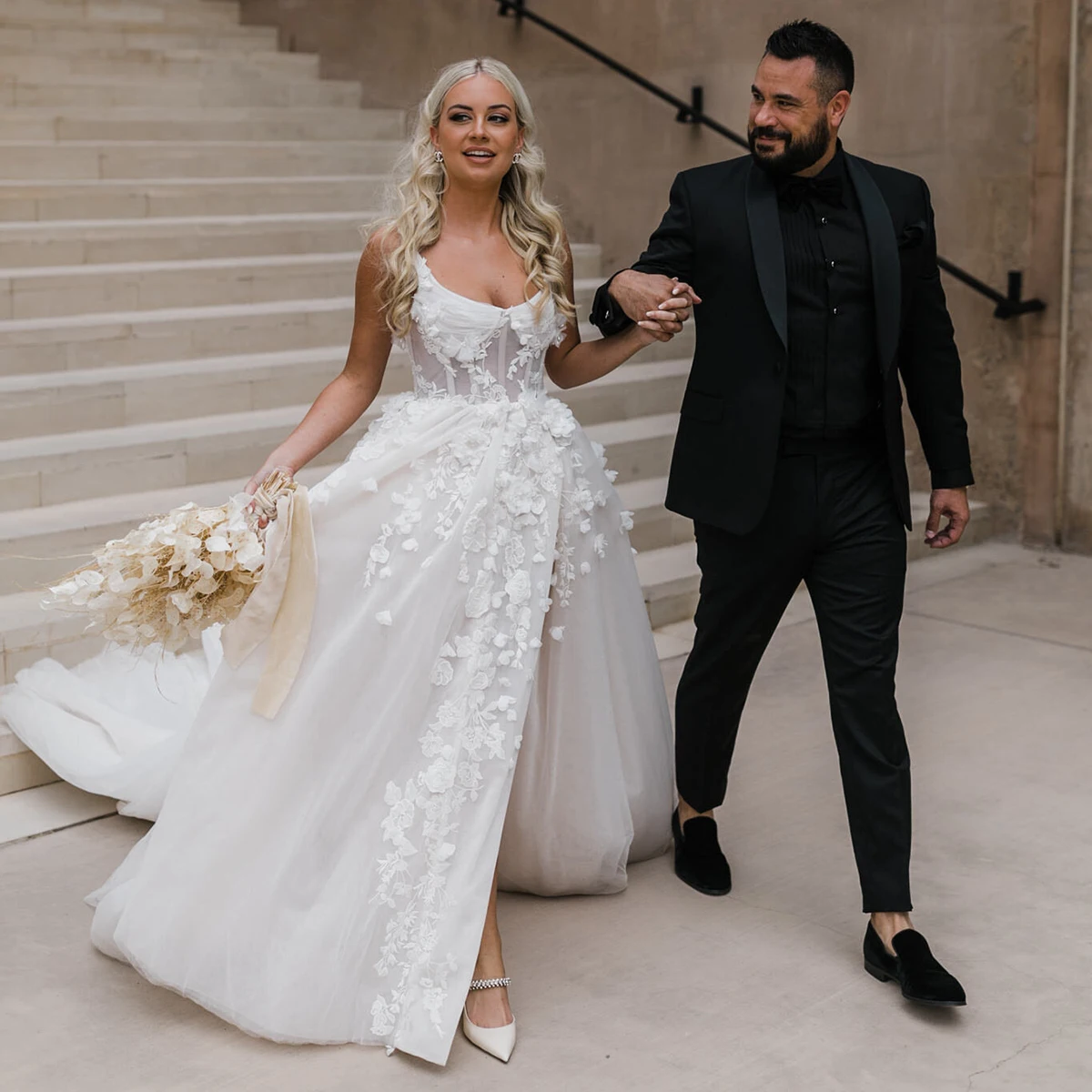 Пышное вышитое свадебное платье с овальным вырезом и трусами прозрачный топ