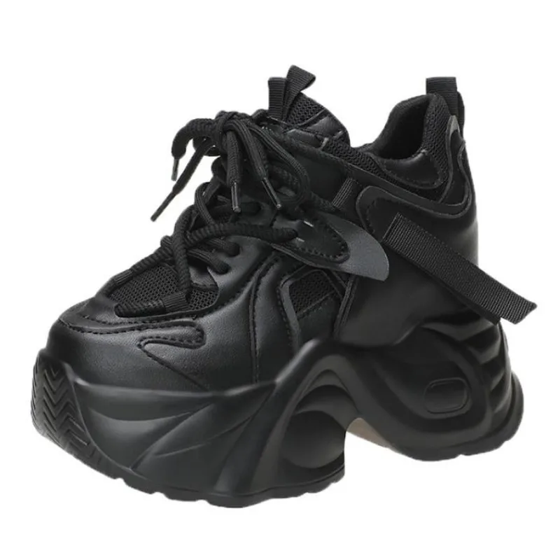 Женские кроссовки на массивной подошве универсальные удобные из дышащей