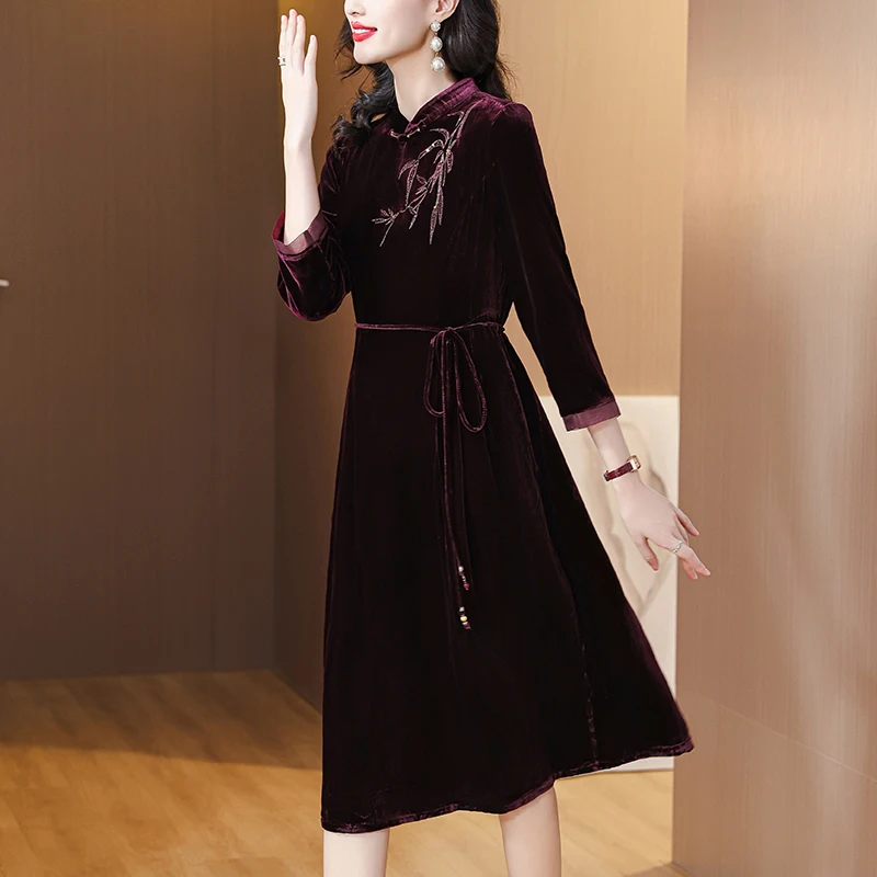 Рисунок 2 - Женское бархатное платье с винтажным принтом