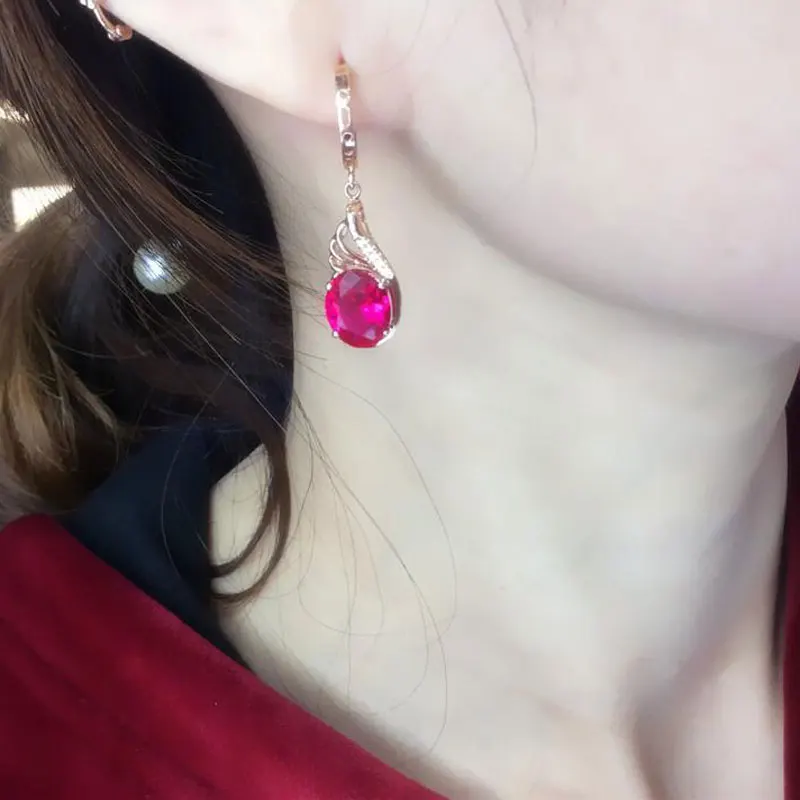 Серьги женские геометрические из розового золота с рубинами