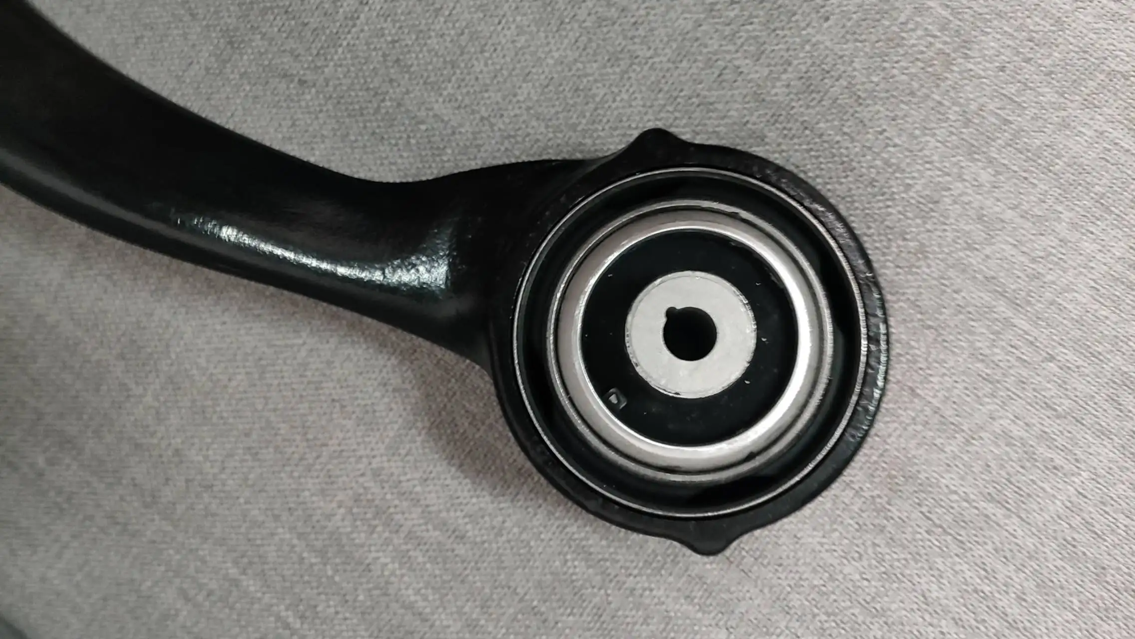 Левый передний нижний рычаг управления LR034220 для Land Rover Range Sport