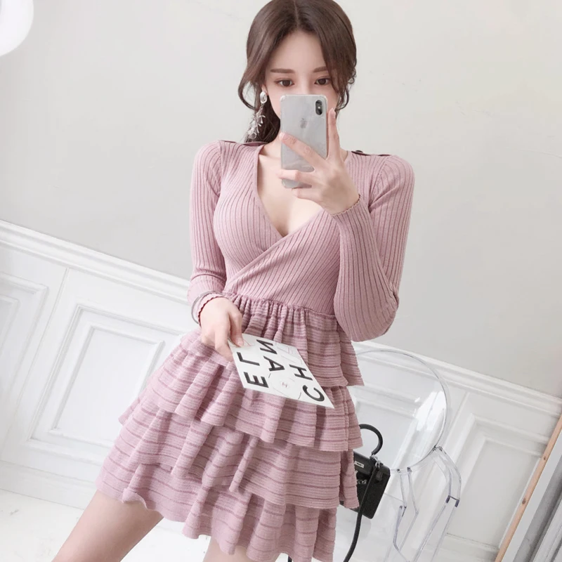 

Женское трикотажное платье с V-образным вырезом и длинным рукавом