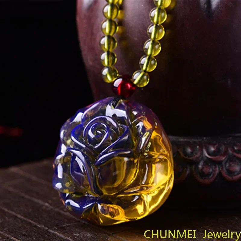 Ожерелье из янтаря и пчелиного воска с подвеской в виде цветка розы