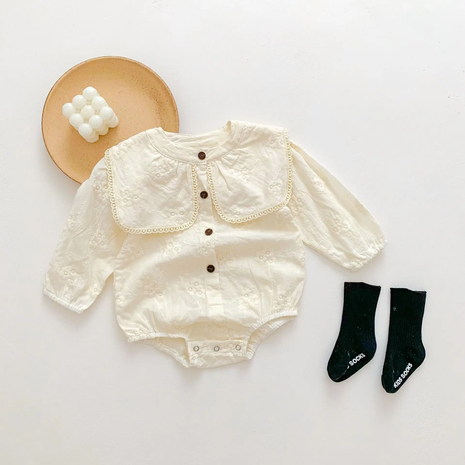 

Осеннее боди для девочек с длинными рукавами и большими лацканами