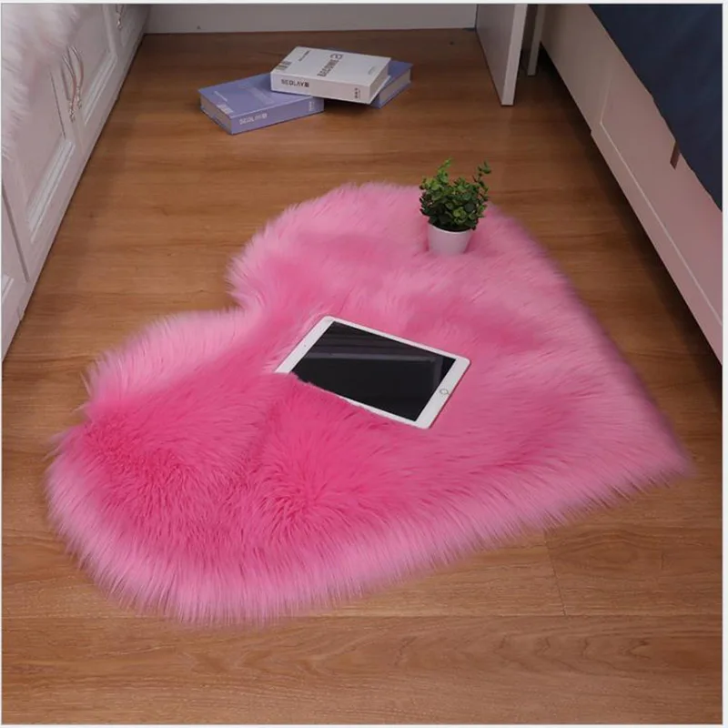 Ковер из искусственной шерсти мягкий плюшевый коврик в форме сердца для стула