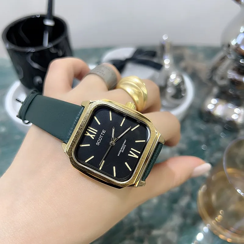 

Women Quartz Watch Square Rectangle Black Bronze Gold Orologio Roman Numeral Number Dial Luxury Clock Ladies Vintage Wristwatch