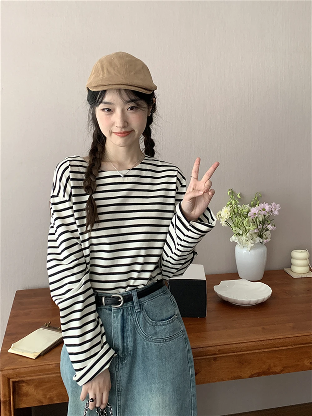 

Новинка 2023 Женская одежда для ранней осени Корейская ретро свободная универсальная Повседневная полосатая футболка с длинным рукавом