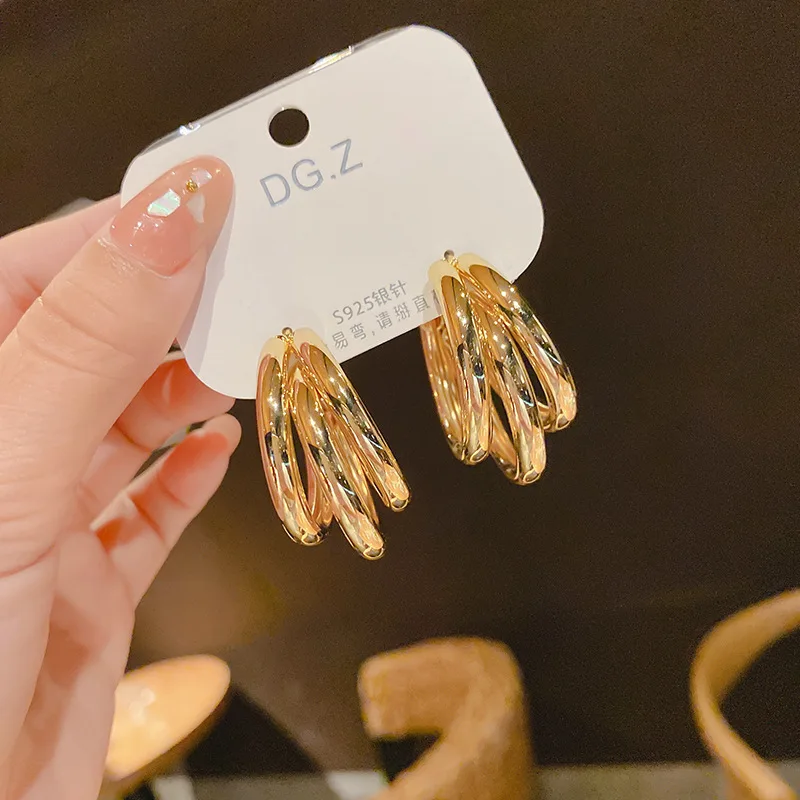 

Модные корейские элегантные металлические серьги-кольца для женщин 2022 новые винтажные геометрические Эффектные серьги золотого цвета юве...