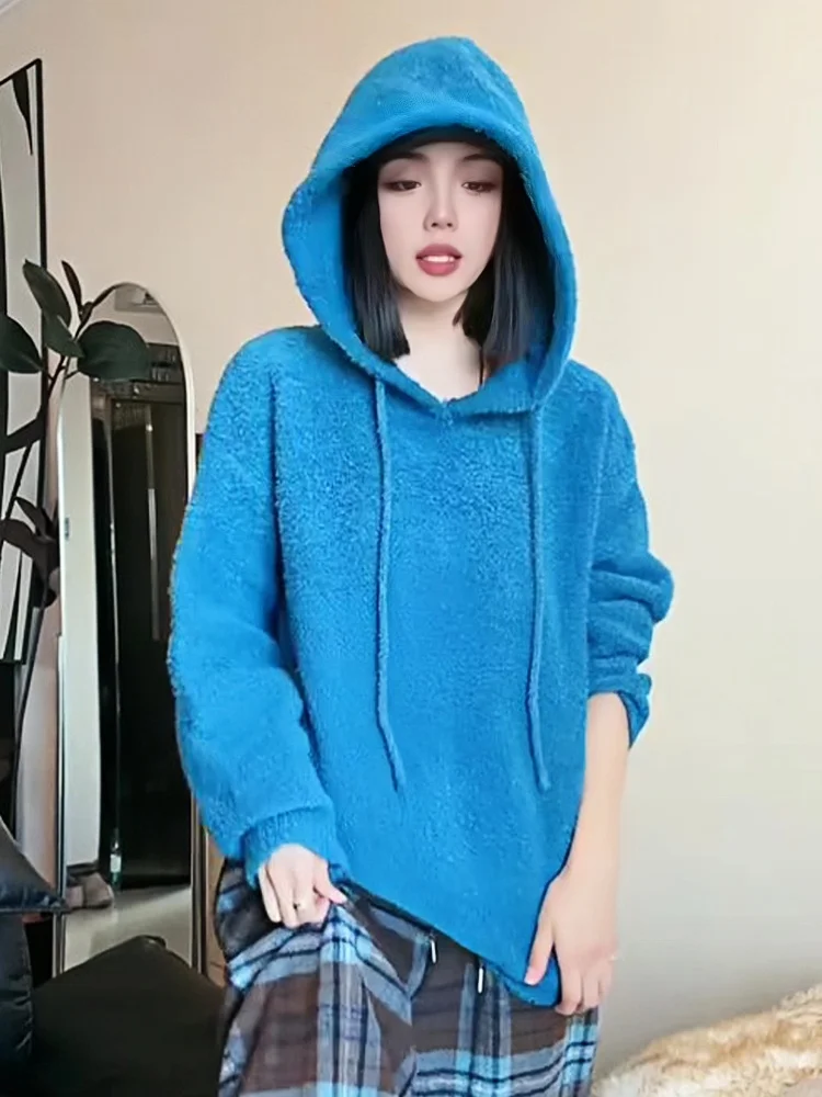 Мягкий клейкий пуловер с капюшоном женский свитер 2024 новинка осени и зимы белый