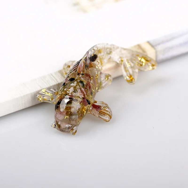 

Фигурки рыбок из канифоли