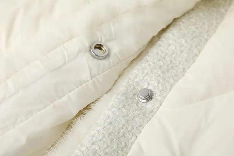 Женский короткий пуховик Aige изящный белый из меха норки с круглым вырезом зима 2023