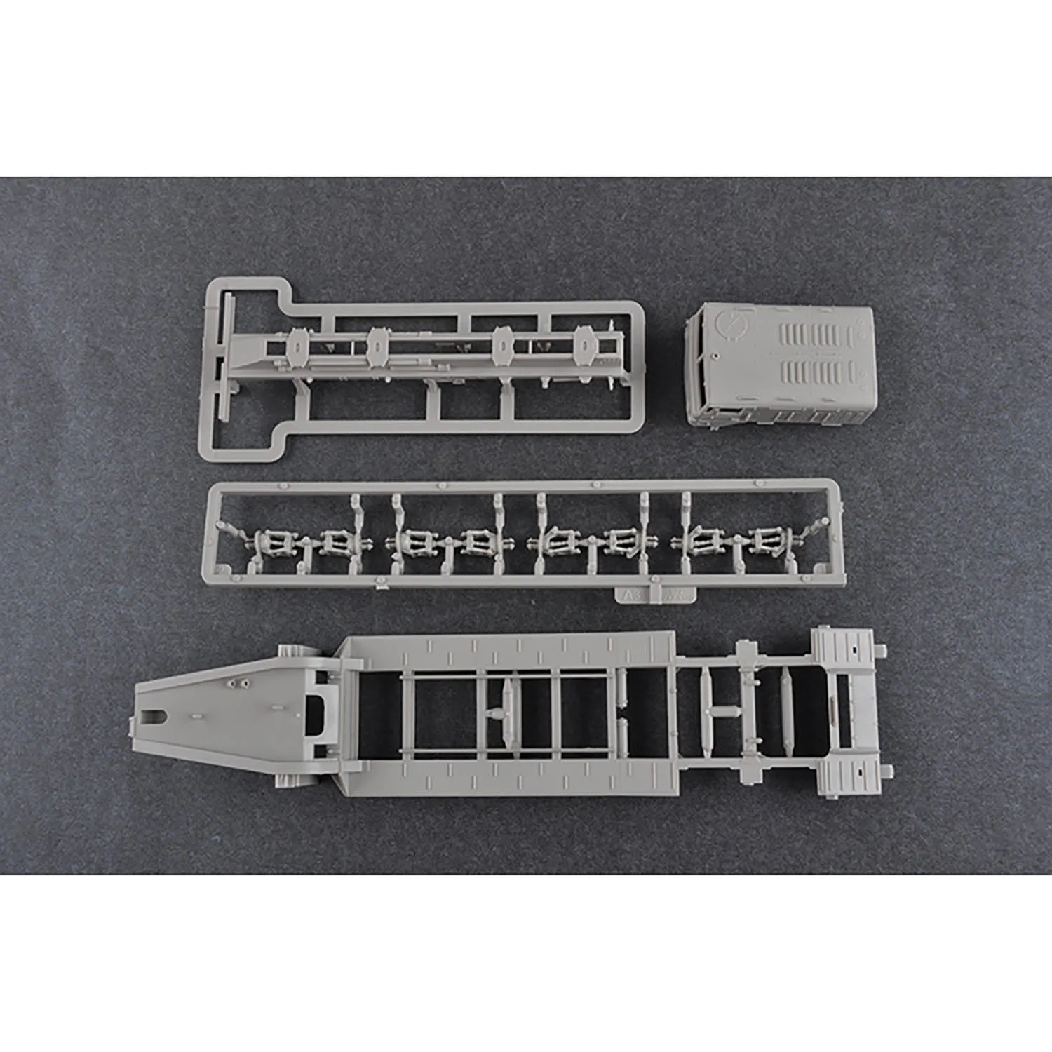 Коллекционная модель Trumpeter 1/72 полуприцеп среднего типа с мазом/ChMZAP 5247G для