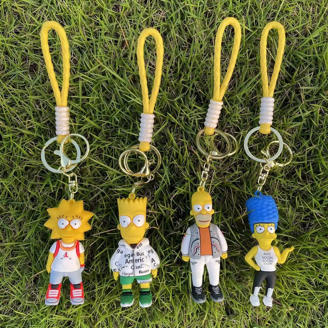 

Creative Cartoon New Simpsons Keychain Super Cool Figure Keyring Fashion Wen Bag Ornament Key Chain Gifts for Boys Girls Friends