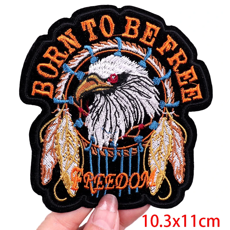 Нашивка с черепом в стиле панк