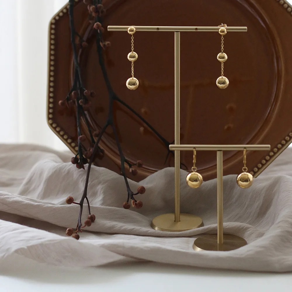 Женские серьги-гвоздики с 3 простыми золотистыми бусинами 2022