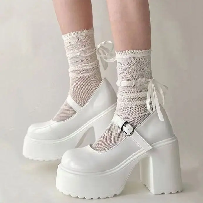 Женские туфли-лодочки на платформе и высоком каблуке с пряжкой ремешком