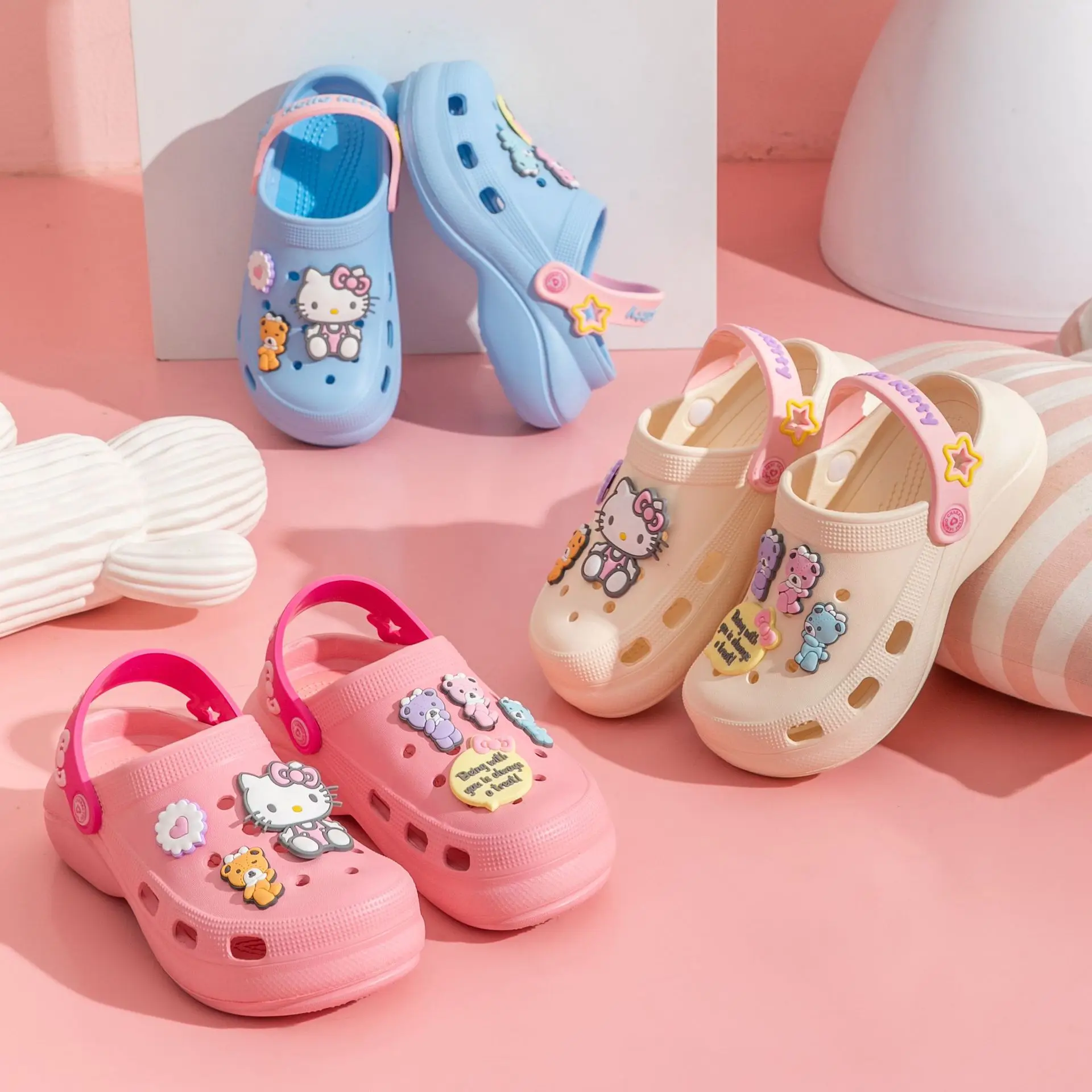 

2022 Hellokitty Gulu Cave Shoes Outside Girls Ladies Slippers Cool Sandseng Soft Sandals Beach Shoe Bathroom Kawaii Girl Home