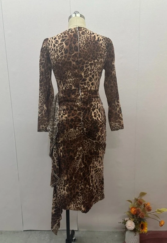 Женское облегающее платье в городском стиле обтягивающее летнее с V-образным