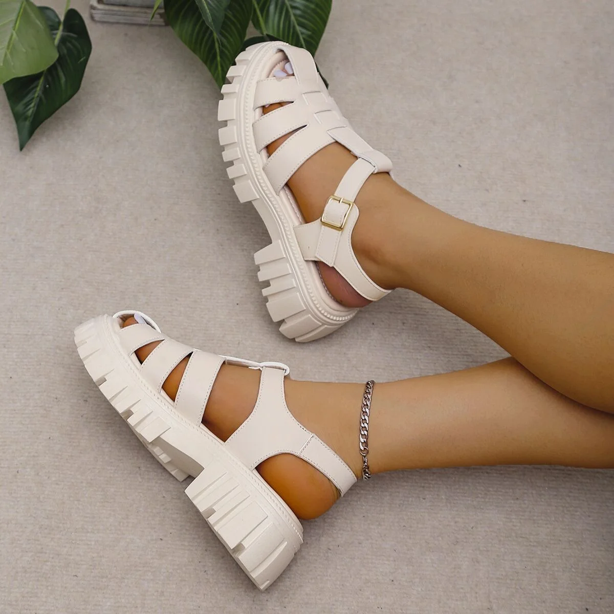 Women Platform Sandals Modern Low Heel Buckle Round Toe Checkered Design Shoes Gladiator Style Casual Women Sandals Big Size 41