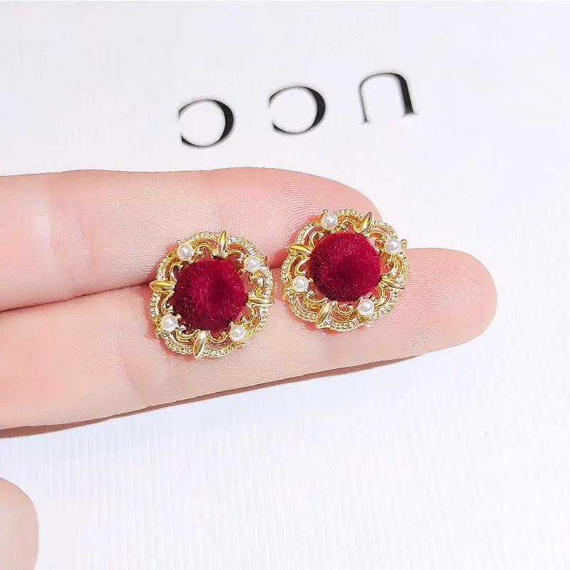 Clip Earrings Without Piercing Best Selling Red Velvet Stud Earrings for Women 2022 Luxury Woman Earring Christmas Wedding Pearl