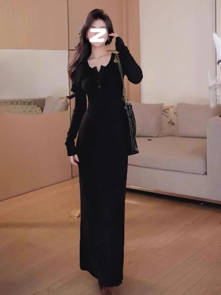 Серое трикотажное платье с полуоткрытым воротником женское зимнее 2024 новое