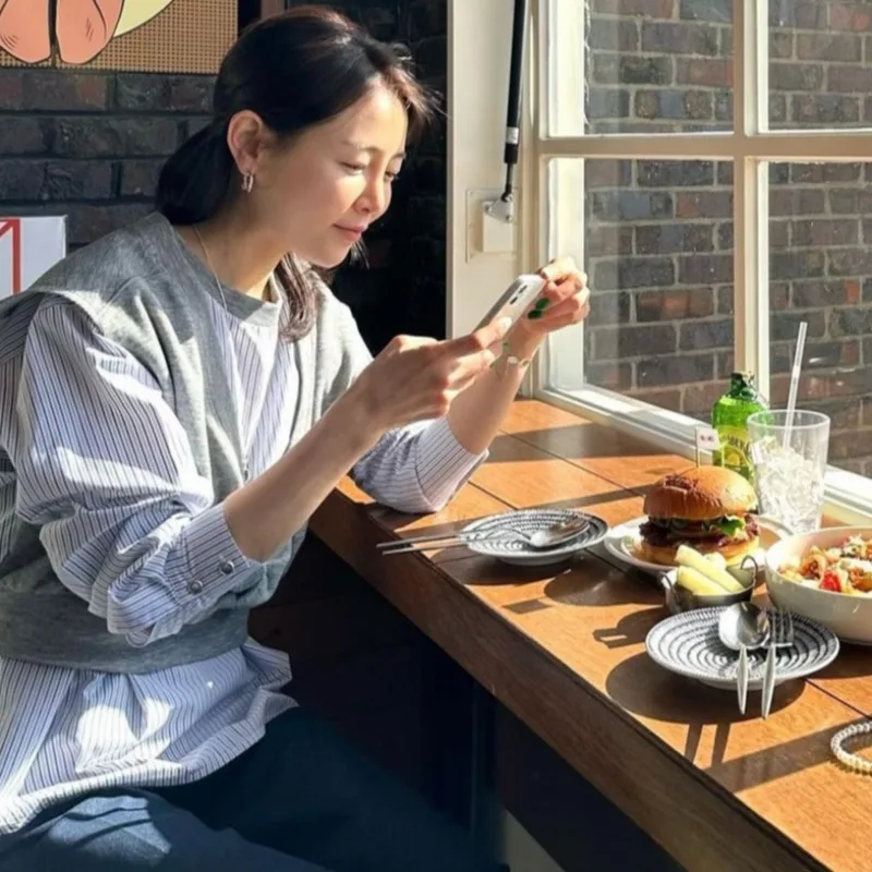 Рубашки и блузки с имитацией двух предметов милые Полосатые длинным рукавом