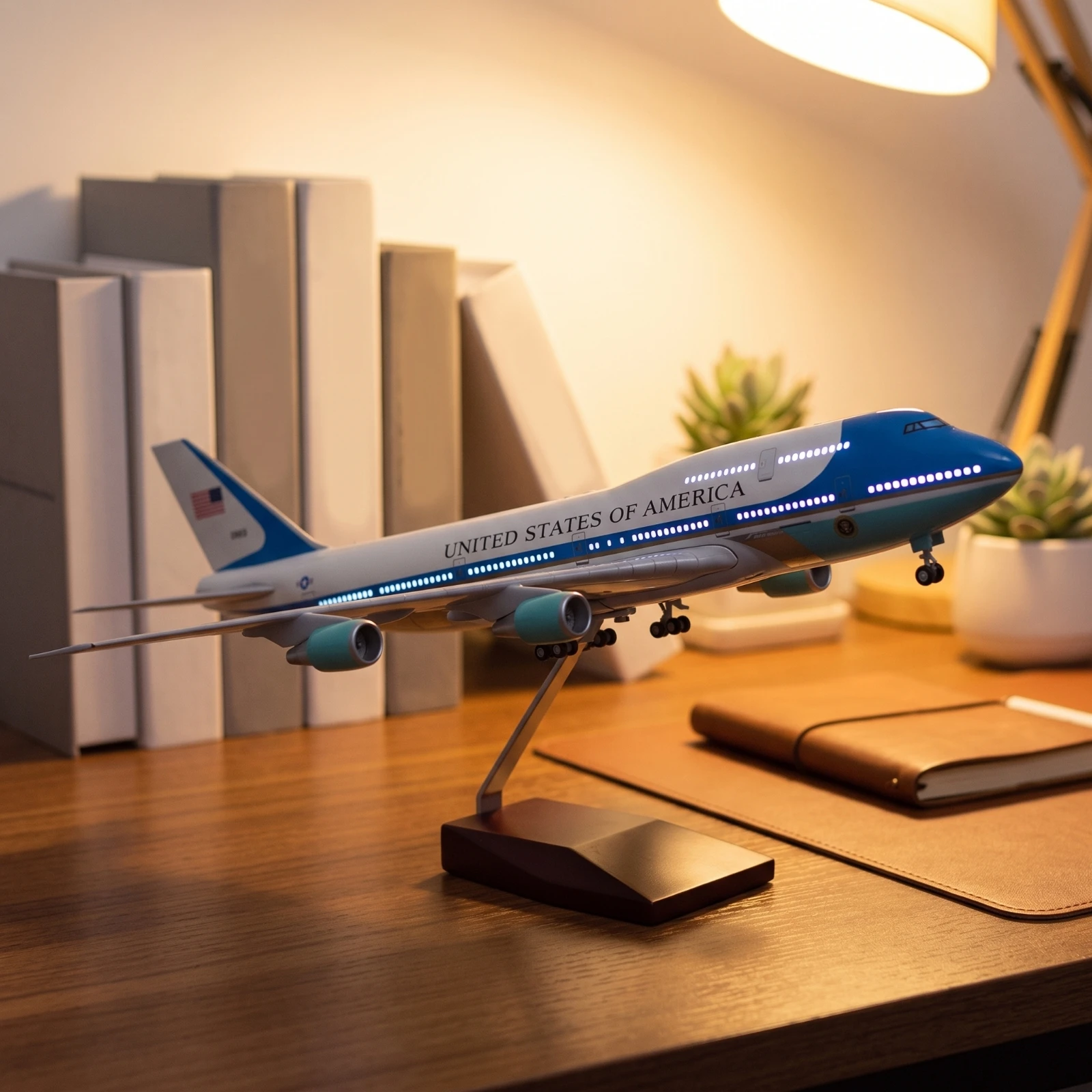 Фото Модель самолета Air Force One, готовая к демонстрации, модель Boeing 747, настольная, премиум-класса, для любителей авиации, декор для офиса. №4