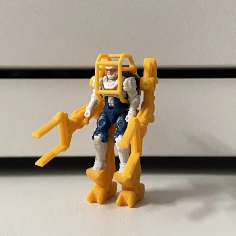 Фото Набор деталей для ангаров Diaclone 1/60: Большая консоль для боевого компьютера, Малый блок управления, Сиденье для кабины Diaclone Headmaster №3