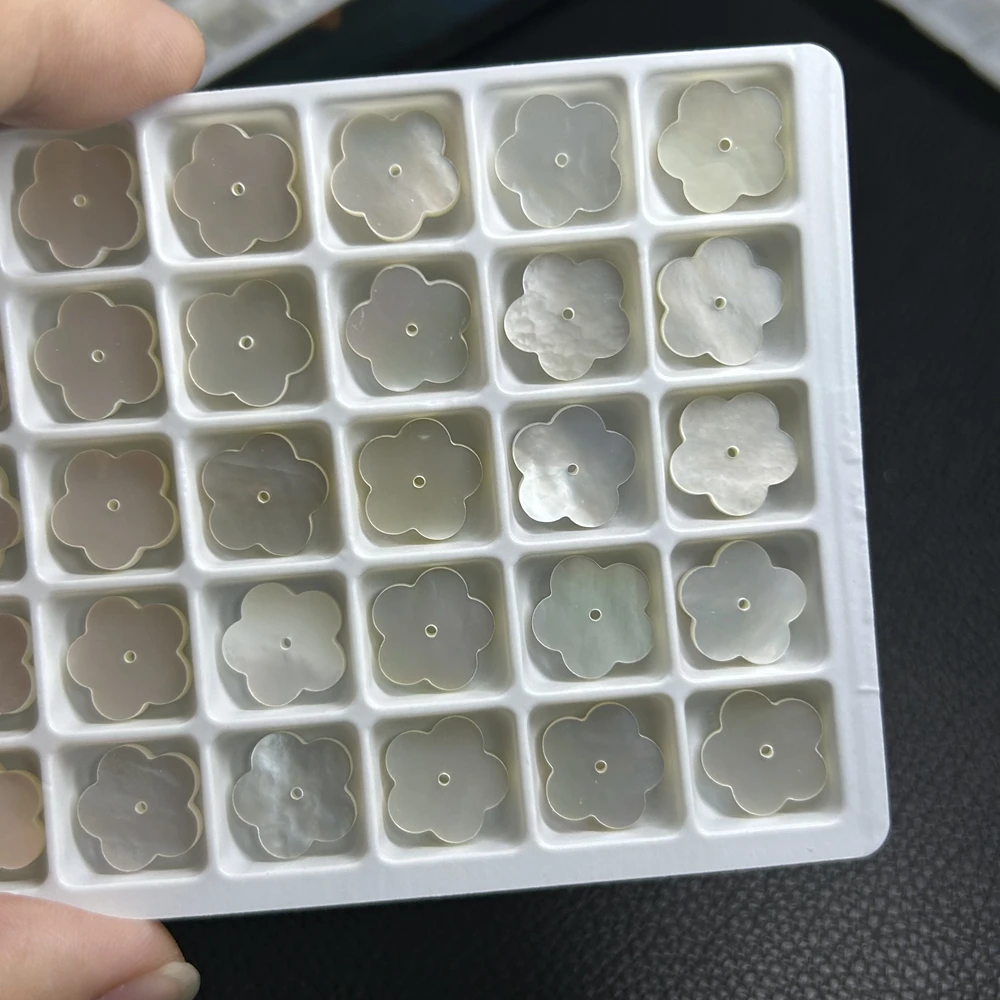 50 шт. 1 сумка 12X12x2 мм натуральный белый перламутр швабра плоские цветочные бусины