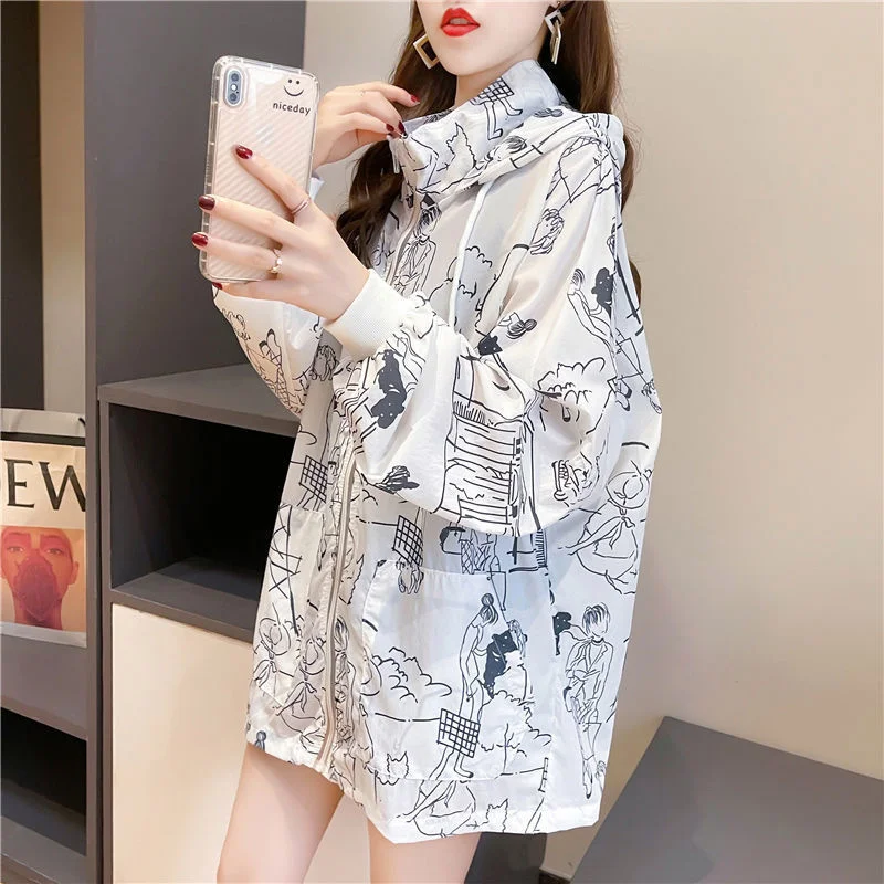 

Куртка-бомбер женская демисезонная на молнии с капюшоном и карманами