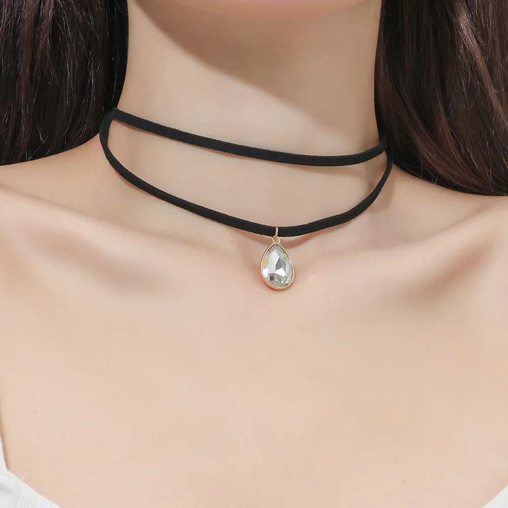 Бархатный чокер для женщин